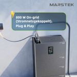 Marstek Energiespeicher mit stapelbaren Erweiterungsmodulen auf Gartenbalkon im Einsatz