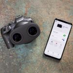 Makroansicht der Doppellinsenoptik mit reflektierendem Glas und symmetrischem Linsensystem für VR-Aufnahmen.