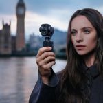 Content Creatorin filmt mobil mit der DJI Osmo Pocket 4P Dual-Kamera
