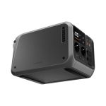 Schrägansicht der Unterseite der DJI Power 500 EU mit stabilem Gehäuse und rutschfestem Stand