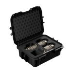 DZOFILM Arcana 3-Lens-Kit 32mm 45mm 75mm T2.1 im geöffneten Transportcase aus seitlicher Perspektive