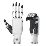 Inspire Robots RH56DFX Roboterhand greift auf einem Teststand ein kleines Bauteil