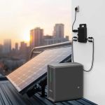 Marstek B2500-D Speicher im Balkonkraftwerk-Setup mit Solarmodul und Wechselrichter
