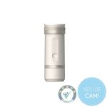 OutIn Fino Sandstone White tragbare elektrische Kaffeemühle in Weiß mit kompaktem Gehäuse und Mahlgradeinstellung in Frontansicht
