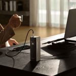 EcoFlow RAPID Pro Powerbank bei Nutzung im Flugzeughandgepäck.