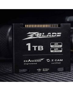 Exascend ZBlade 1TB SSD verbunden mit einem USB-C-Reader für schnelles Offloading.